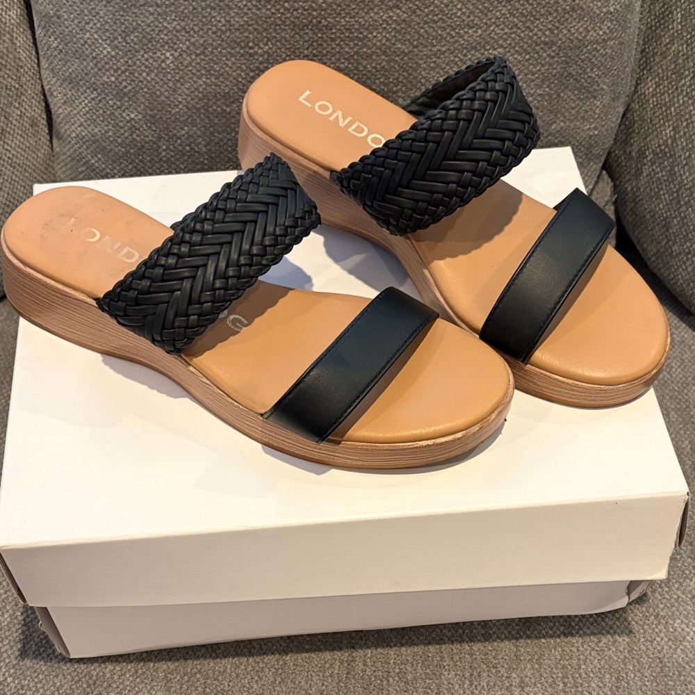 London Fog Black and Tan Woven Strap Sandals